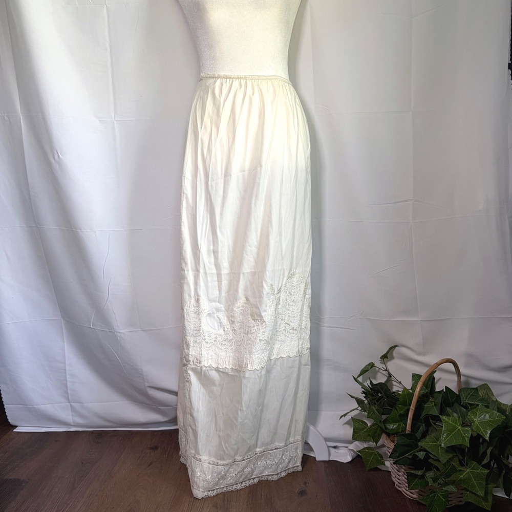 Vintage Cottage Coquette Aristocratic Cream Lace Eyelet Maxi Skirt Victorian S